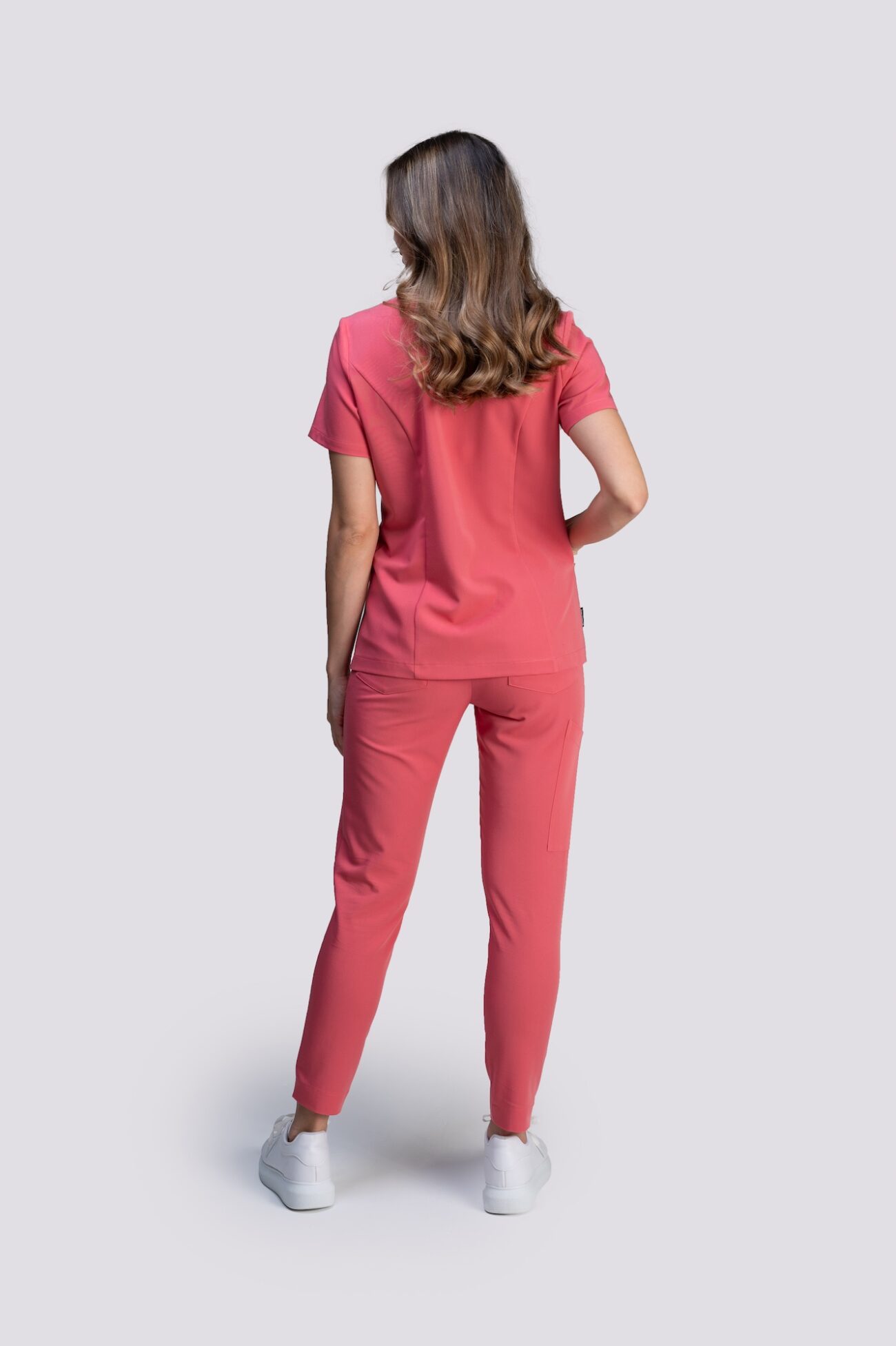 komplet medyczny damski clever proline czerwony tył spodnie medyczne damskie comfy proline czerwony strawberry sorbet