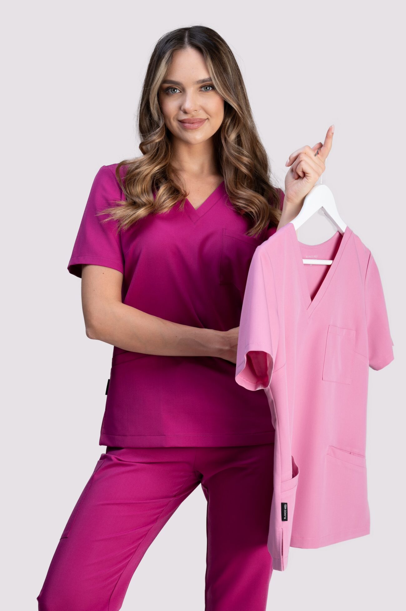 bluza medyczna smart blanco Med fuksja spodnie medyczne damskie jogger proline deep magenta
