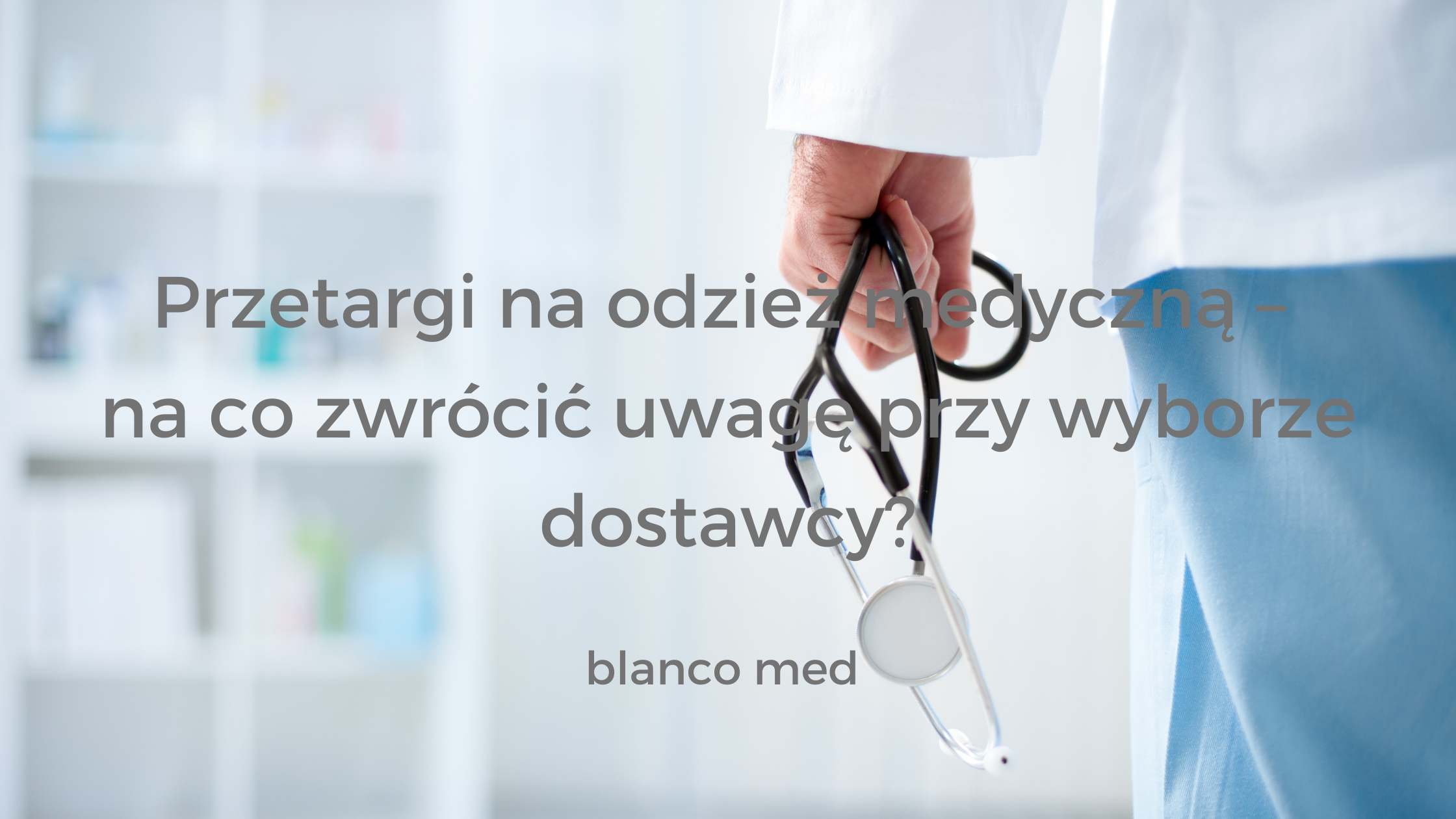 lekarz w ręku ze stetoskopem, niebieskie spodnie i biały fartuch ,