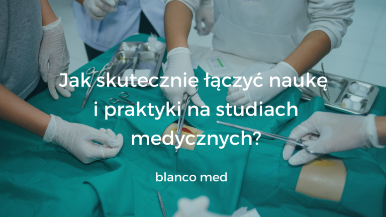 Student medycyny w fartuchu uczący się z podręcznika w szpitalnej sali podczas praktyk klinicznych.