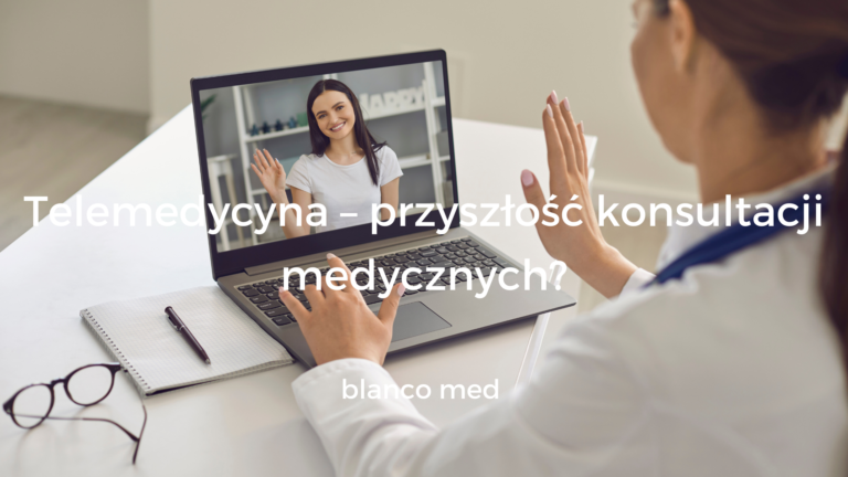 Lekarz w białym kitlu prowadzący wideokonsultację na laptopie, siedzący w nowoczesnym gabinecie.
