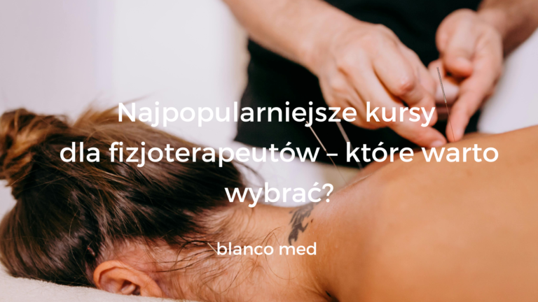 Fizjoterapeuta uczestniczący w kursie doskonalącym, ćwiczący techniki terapii manualnej.