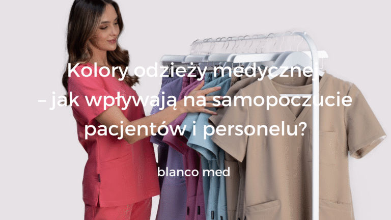 Personel medyczny w odzieży w różnych kolorach: błękitnym, rubinowym i beżowym, rozmawiający z pacjentem.