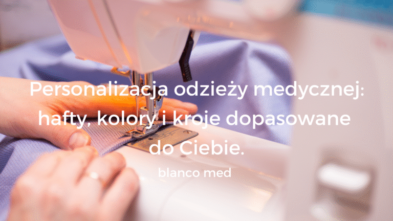 Zbliżenie na haftowane imię i stanowisko na bluzie medycznej Blanco Med w kolorze Ruby Red.