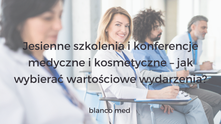 Grupa specjalistów medycznych i kosmetologów uczestniczących w konferencji w nowoczesnej sali szkoleniowej.