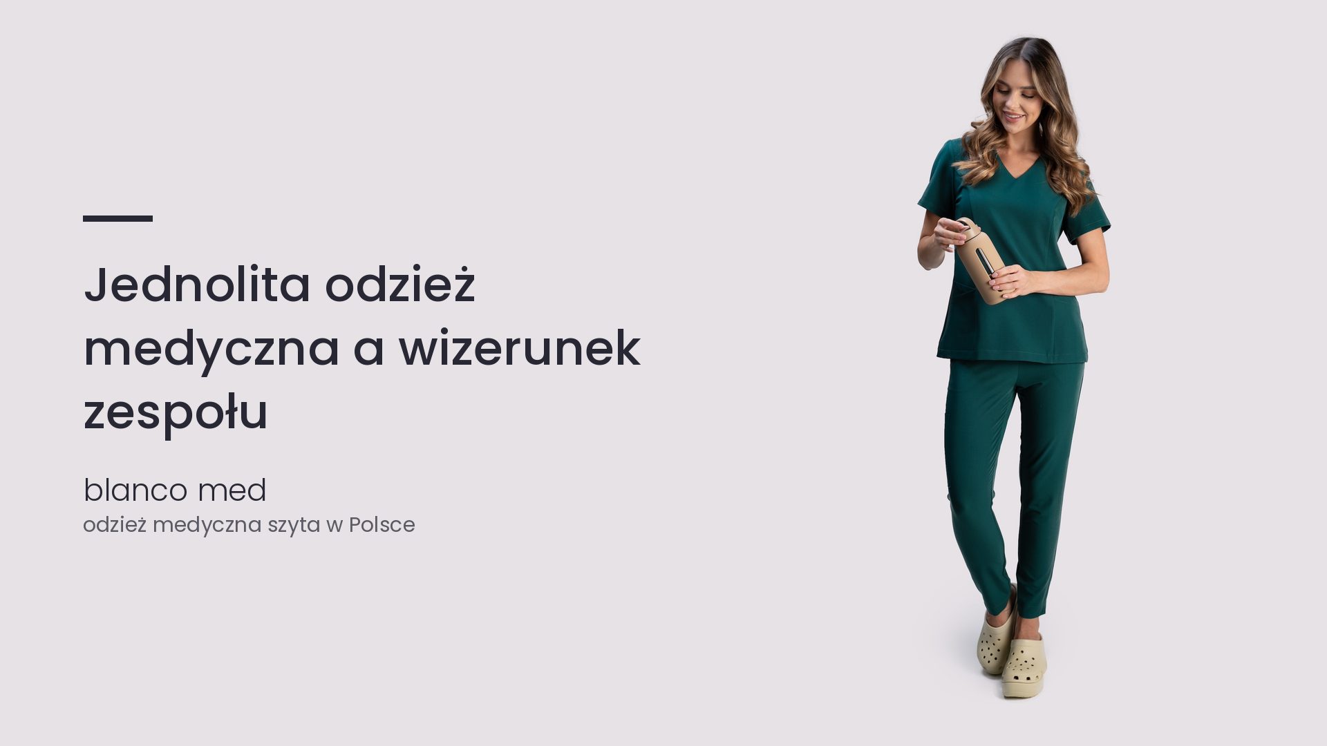 Kobieta w komplecie medycznym w kolorze butelkowej zieleni. Jednolita odzież medyczna a wizerunek zespołu