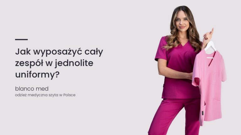 Kobieta w amarantowym komplecie medycznym Blanco Med. Jak wyposażyć cały zespół w jednolite uniformy?