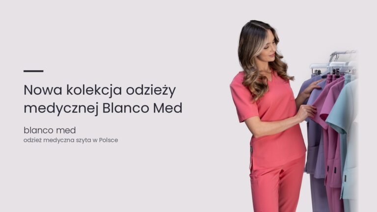 Kobieta w koralowym komplecie medycznym przy wieszaku z nową kolekcją. Nowa kolekcja odzieży medycznej, odpowiedź na realne potrzeby