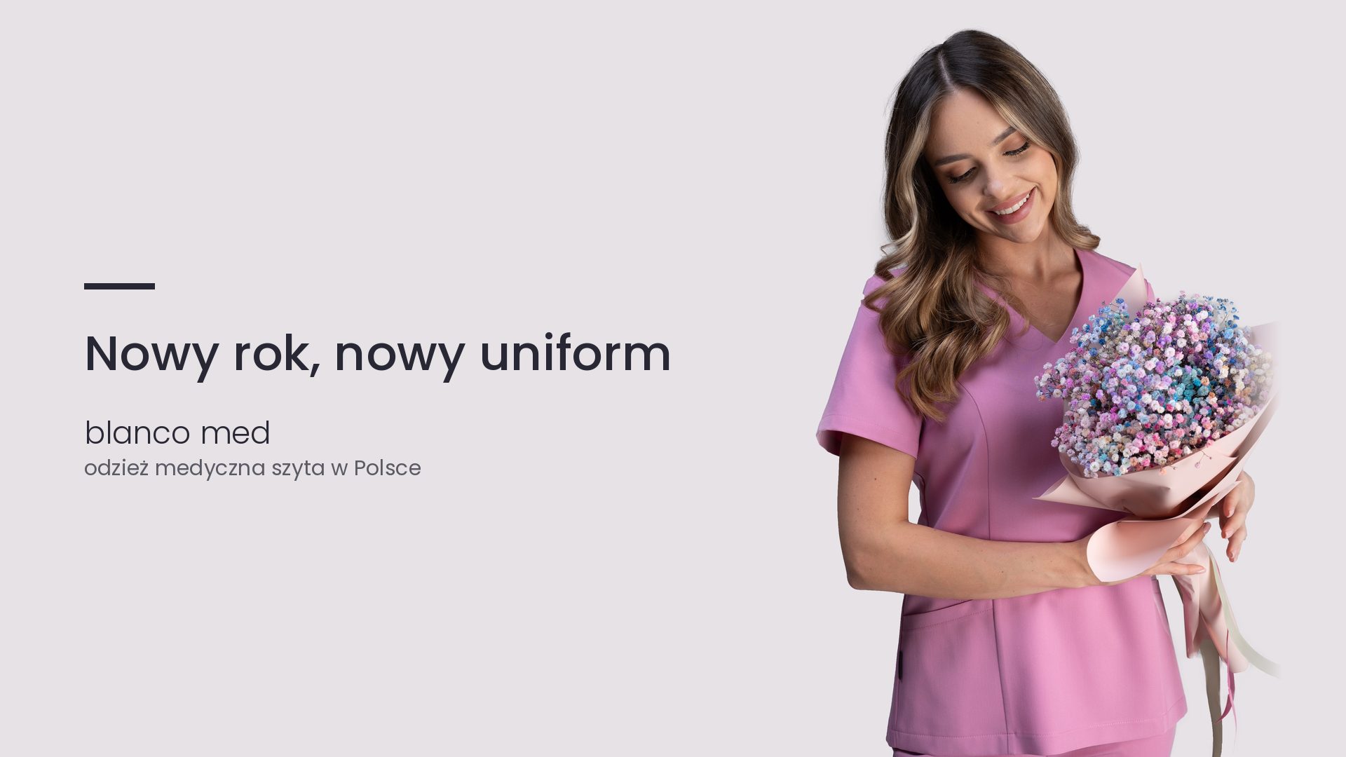 Kobieta w różowym komplecie medycznym Blanco Med. Nowy rok, nowy uniform