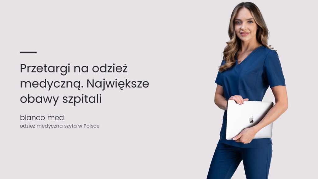 Kobieta w granatowym komplecie medycznym Blanco Med z tabletem. Największe obawy przy przetargach na odzież medyczną, jak wygląda to po obu stronach