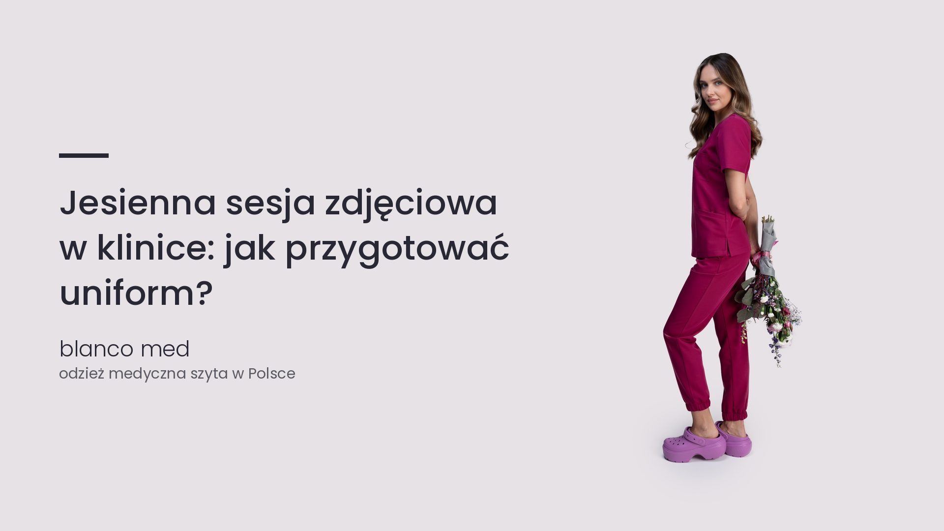 Kobieta w malinowym komplecie medycznym Blanco Med. Jesienna sesja zdjęciowa w klinice: jak przygotować uniform?