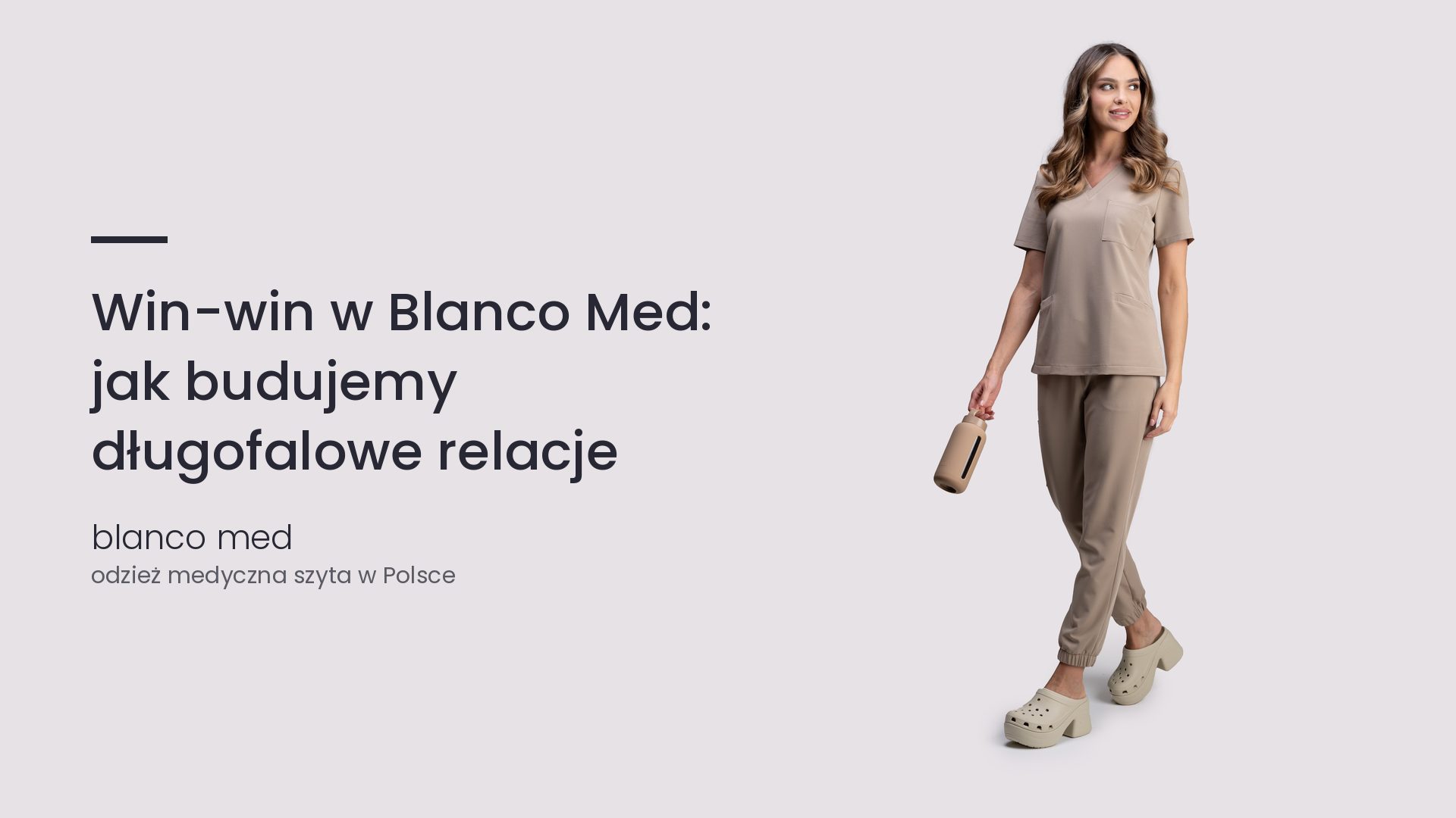 Kobieta w beżowym komplecie medycznym Blanco Med. Win-win w Blanco Med: jak budujemy długofalowe relacje